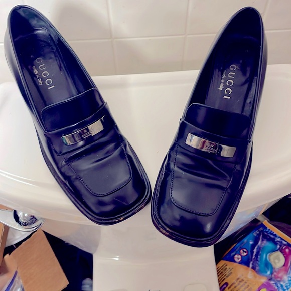 GUCCI VINTAGE BLACK GENUINE LEATHER LOAFERS WITH UNIQUE SILVER HARDWARE! - Picture 10 of 11